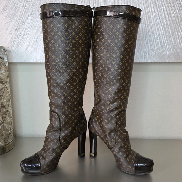 AUTH Louis Vuitton Idole Monogram Canvas and Patent Leather Knee-Length Boots - Picture 2 of 16